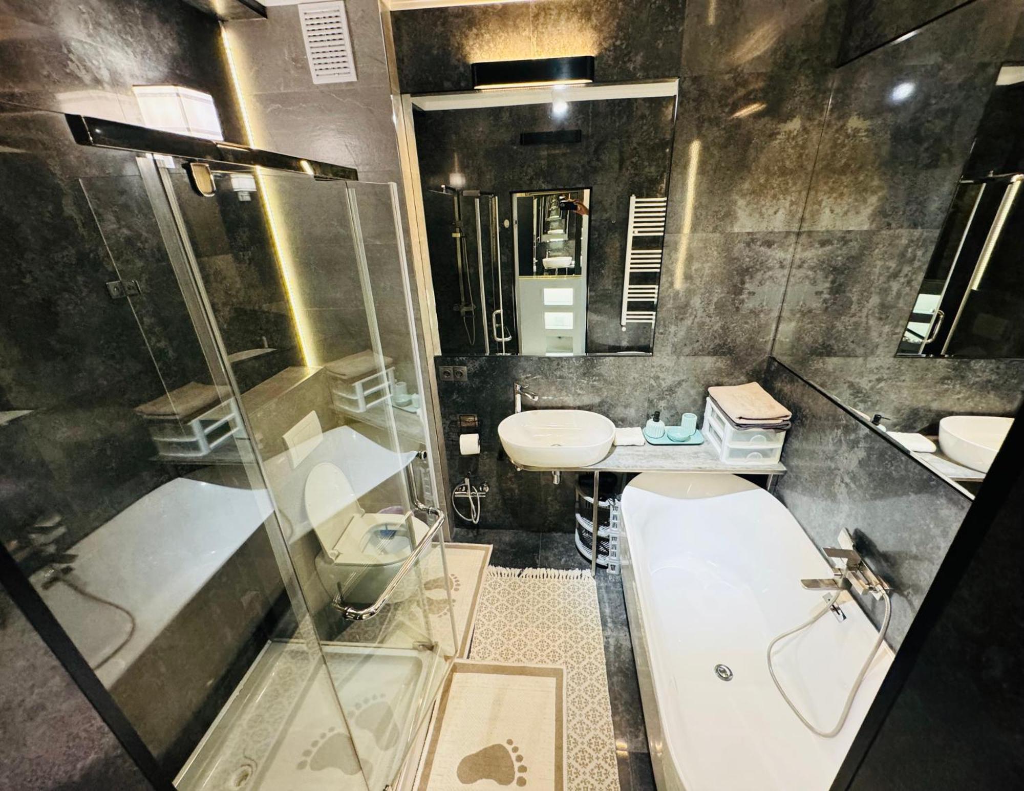 Rentnow Modern Lux Apartment In Centre Kisinyov Kültér fotó