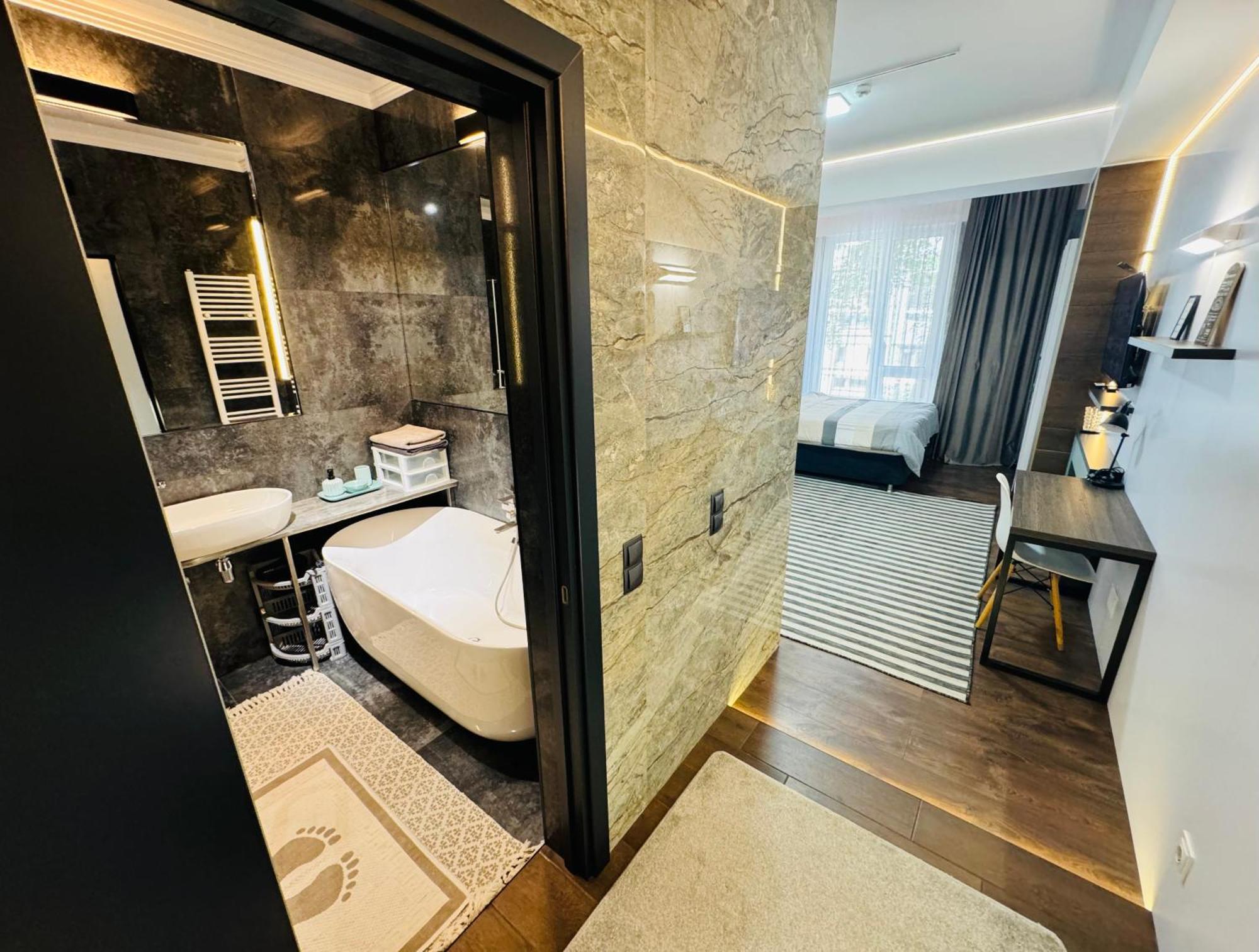 Rentnow Modern Lux Apartment In Centre Kisinyov Kültér fotó
