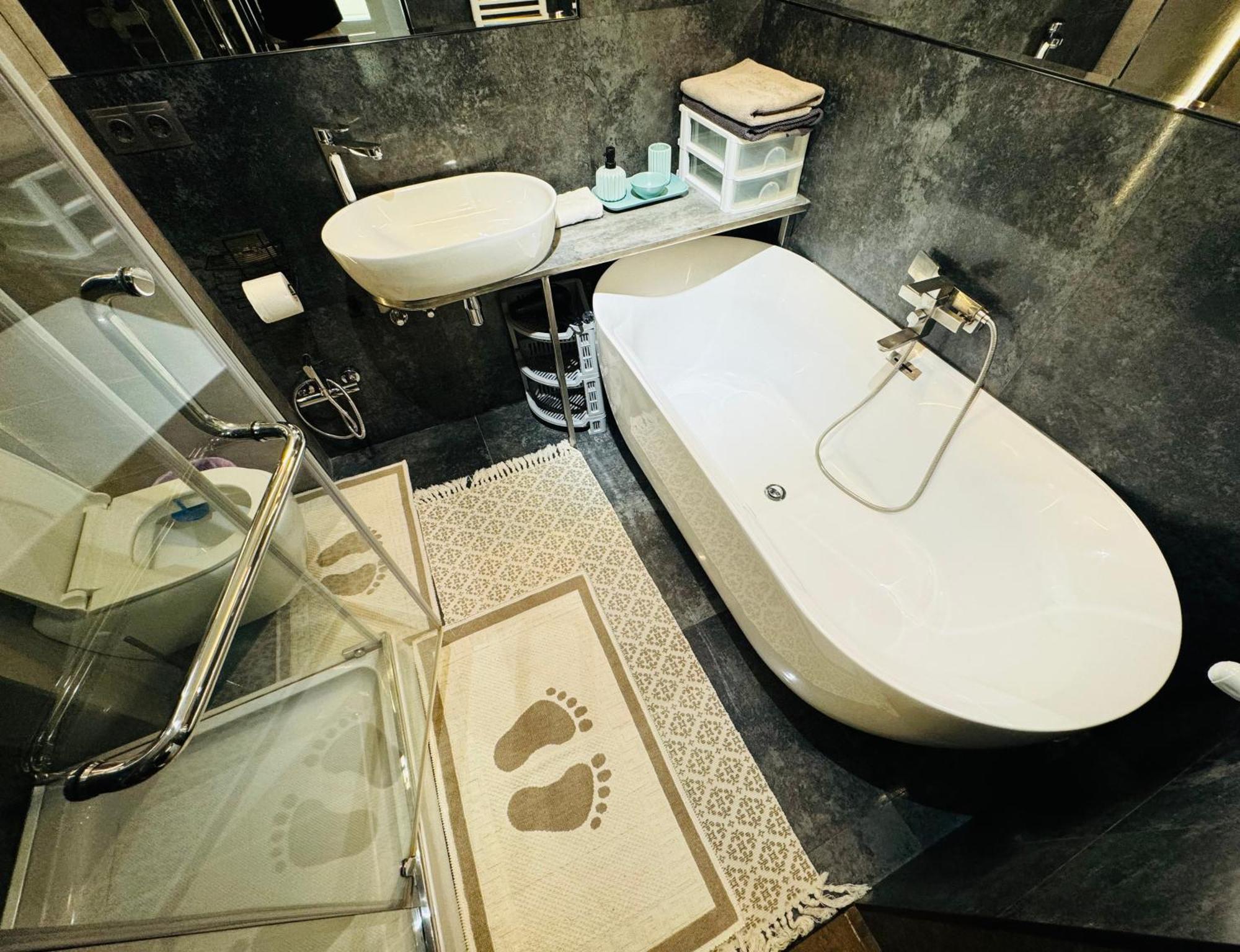 Rentnow Modern Lux Apartment In Centre Kisinyov Kültér fotó
