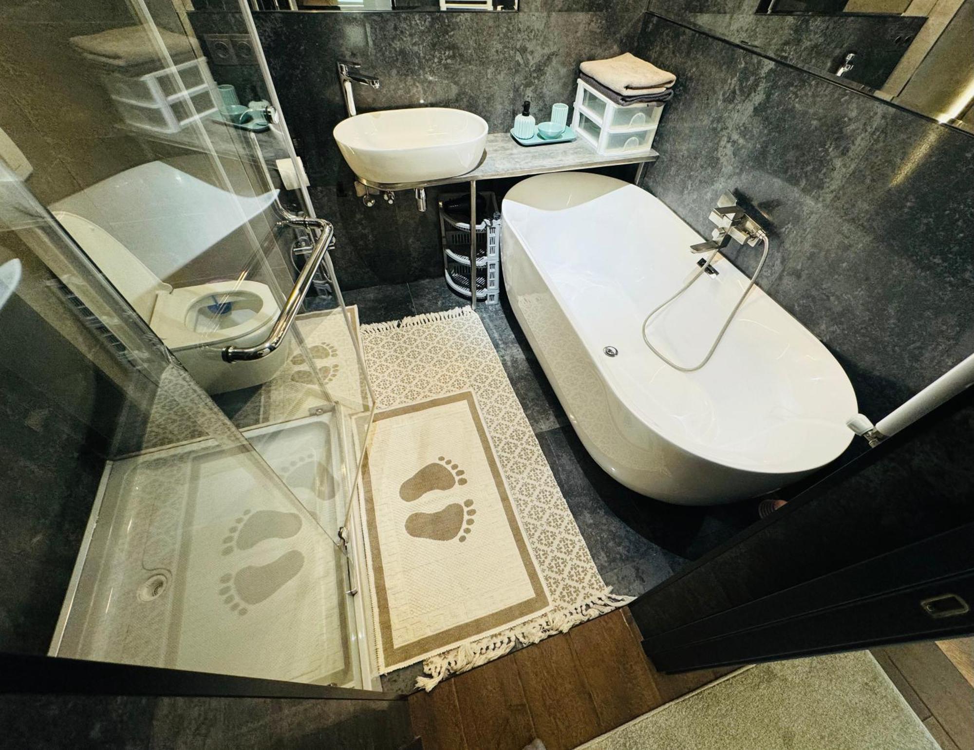 Rentnow Modern Lux Apartment In Centre Kisinyov Kültér fotó